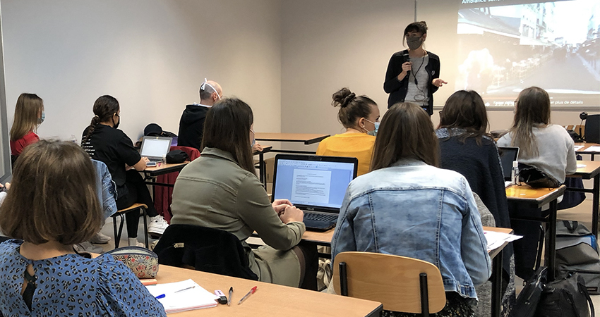 Le Messageur Est Intervenu Sur Le Thème De La Connectivité Auprès D'étudiants En Audioprothèse à Fougères