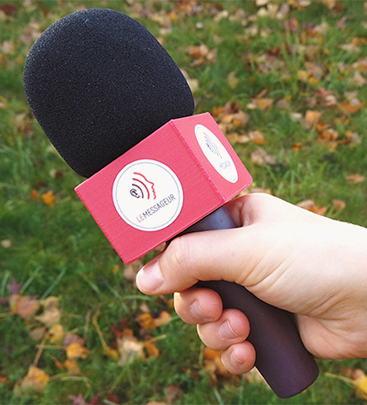 Microphone baton de parole, en impression 3d à l'effigie du Messageur.